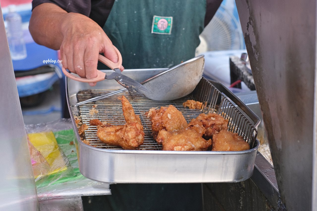 台中大雅︱大雅無名炸雞．麵衣輕薄又酥脆，讓人吮指回味，家樂福超市前 @QQ的懶骨頭