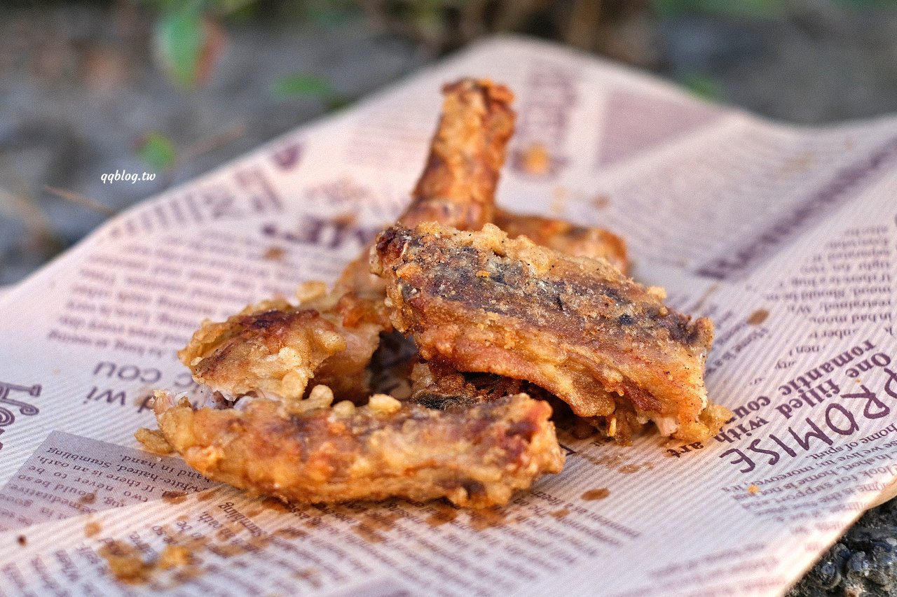 台中大雅︱大雅無名炸雞．麵衣輕薄又酥脆，讓人吮指回味，家樂福超市前 @QQ的懶骨頭