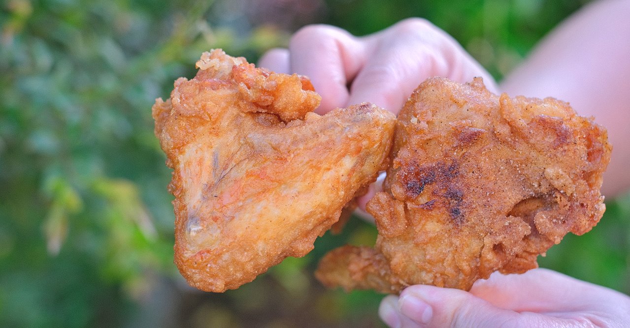 台中大雅︱大雅無名炸雞．麵衣輕薄又酥脆，讓人吮指回味，家樂福超市前 @QQ的懶骨頭
