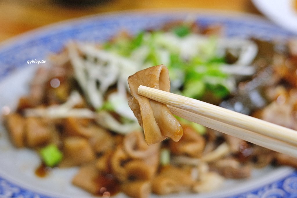 苗栗三義︱鄉村小吃店．三義人氣麵店之一，用餐時間人潮滿滿滿 @QQ的懶骨頭