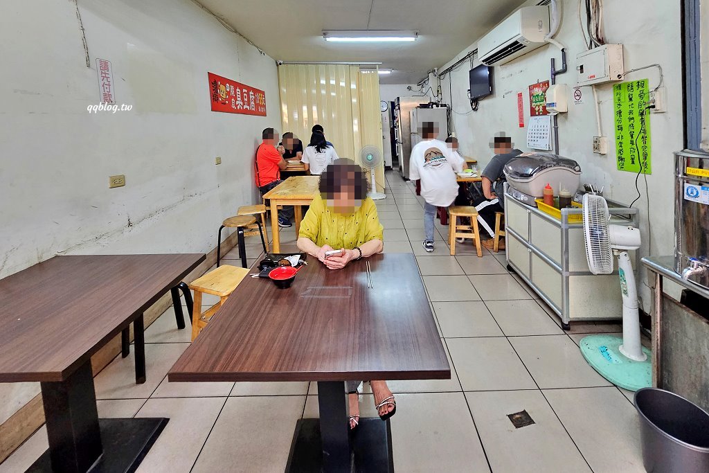 台中東區︱濃鄉臭豆腐．外皮酥香的好吃臭豆腐，一開賣就人潮不斷，預訂電話接不完 @QQ的懶骨頭