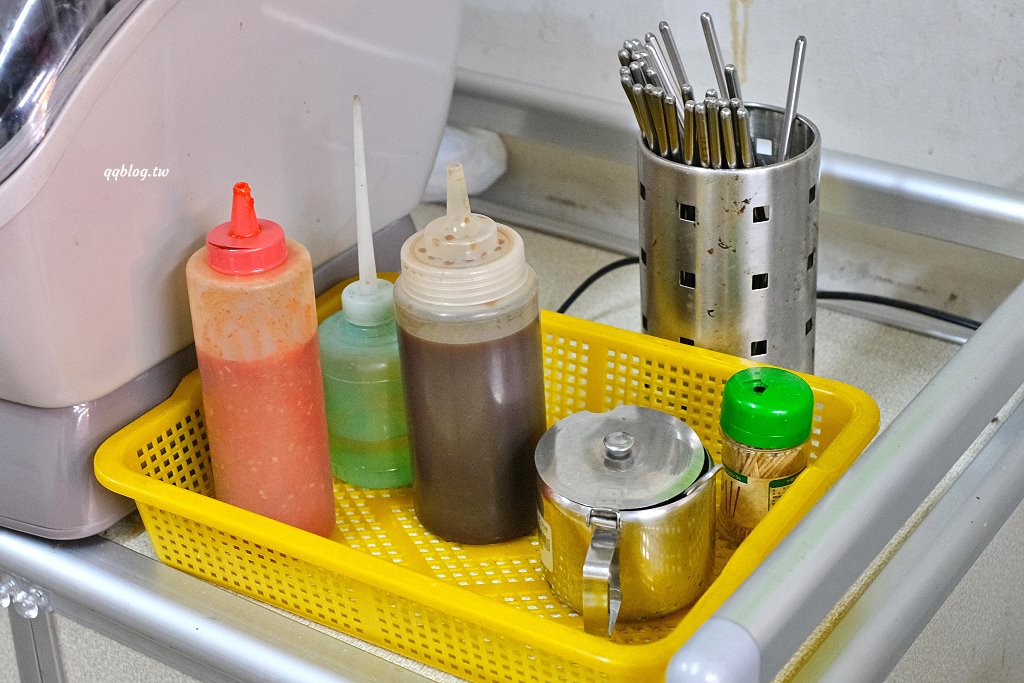 台中東區︱濃鄉臭豆腐．外皮酥香的好吃臭豆腐，一開賣就人潮不斷，預訂電話接不完 @QQ的懶骨頭