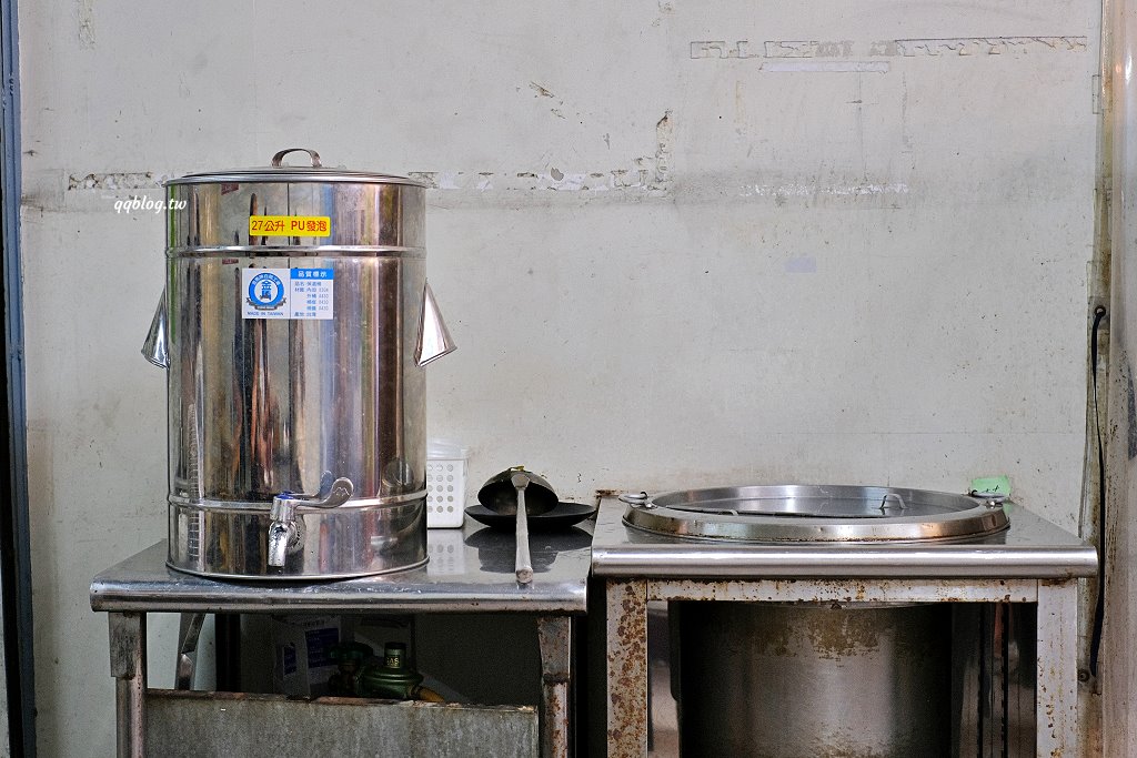 台中東區︱濃鄉臭豆腐．外皮酥香的好吃臭豆腐，一開賣就人潮不斷，預訂電話接不完 @QQ的懶骨頭