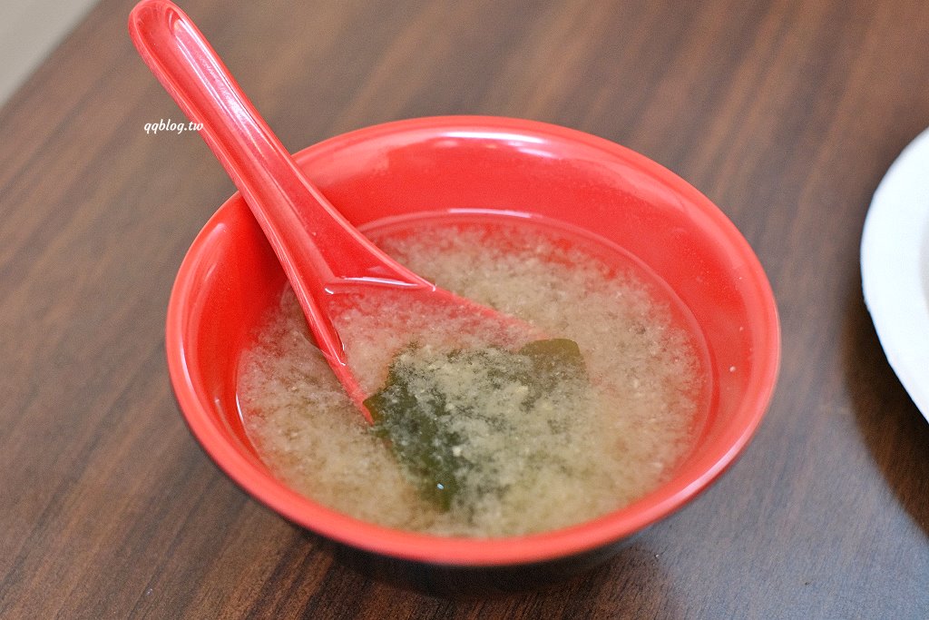 台中東區︱濃鄉臭豆腐．外皮酥香的好吃臭豆腐，一開賣就人潮不斷，預訂電話接不完 @QQ的懶骨頭