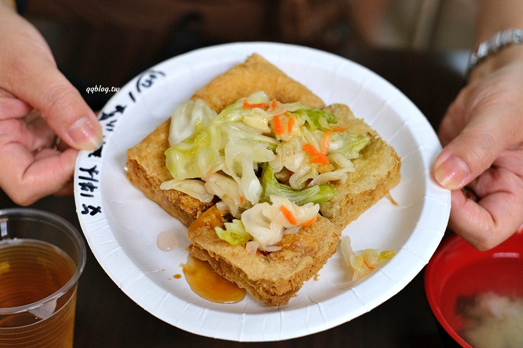 台中東區︱濃鄉臭豆腐．外皮酥香的好吃臭豆腐，一開賣就人潮不斷，預訂電話接不完 @QQ的懶骨頭