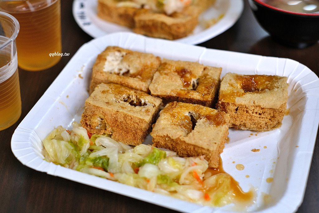 台中東區︱濃鄉臭豆腐．外皮酥香的好吃臭豆腐，一開賣就人潮不斷，預訂電話接不完 @QQ的懶骨頭