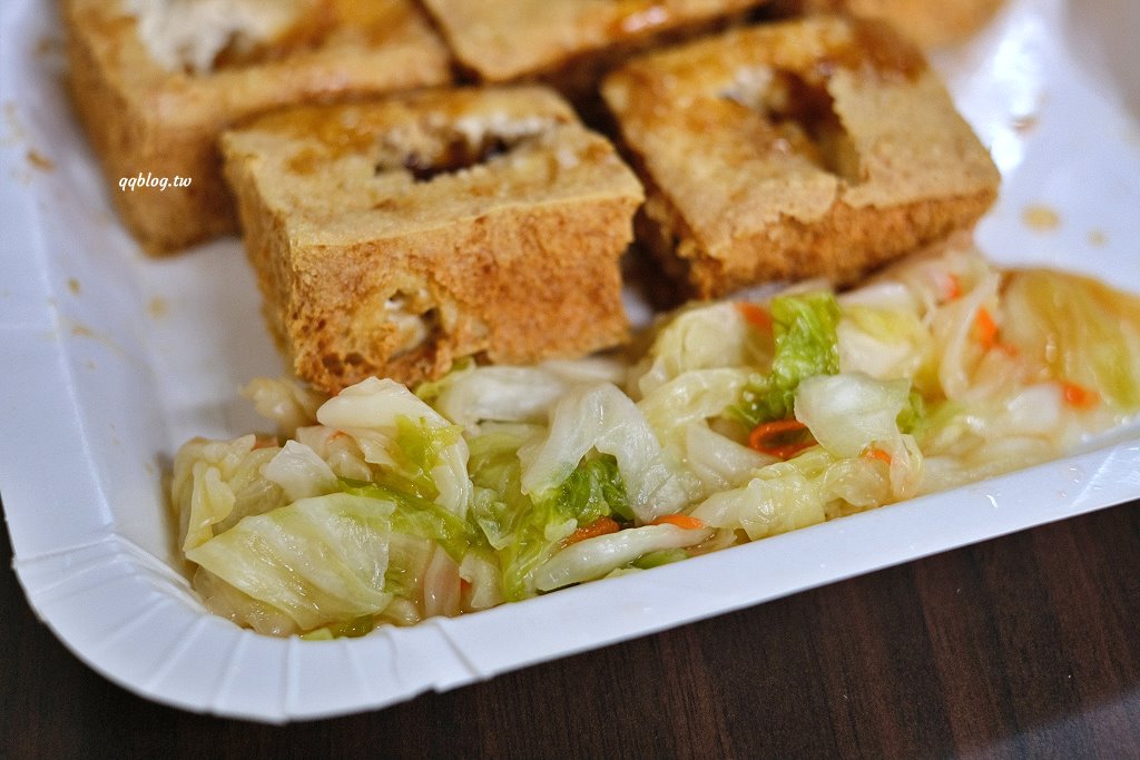 台中東區︱濃鄉臭豆腐．外皮酥香的好吃臭豆腐，一開賣就人潮不斷，預訂電話接不完 @QQ的懶骨頭