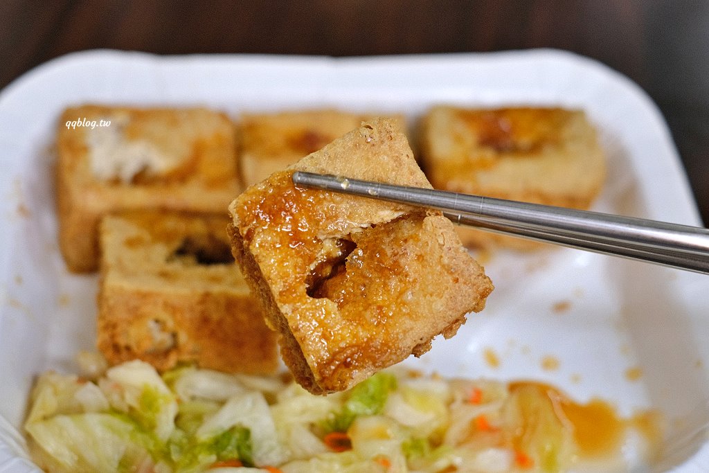 台中東區︱濃鄉臭豆腐．外皮酥香的好吃臭豆腐，一開賣就人潮不斷，預訂電話接不完 @QQ的懶骨頭