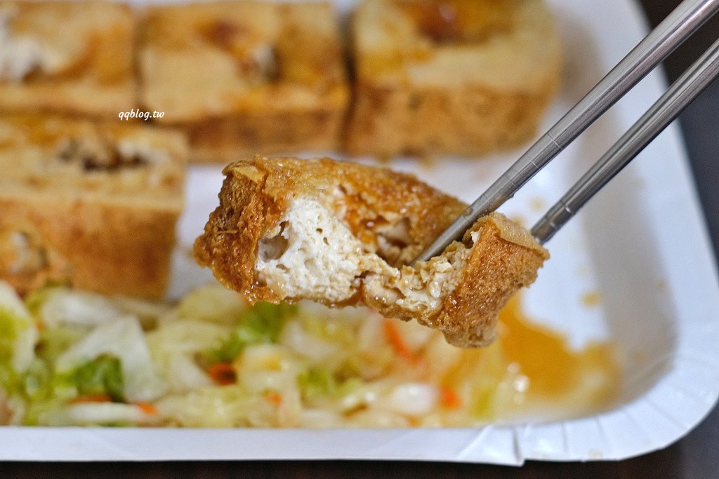 台中東區︱濃鄉臭豆腐．外皮酥香的好吃臭豆腐，一開賣就人潮不斷，預訂電話接不完 @QQ的懶骨頭