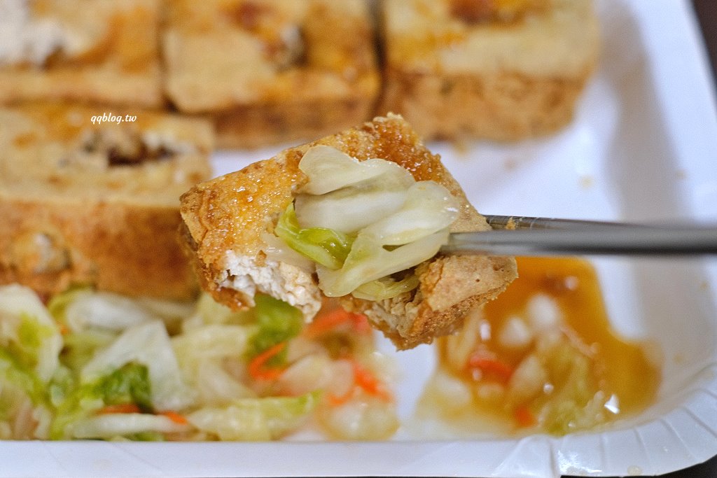 台中東區︱濃鄉臭豆腐．外皮酥香的好吃臭豆腐，一開賣就人潮不斷，預訂電話接不完 @QQ的懶骨頭