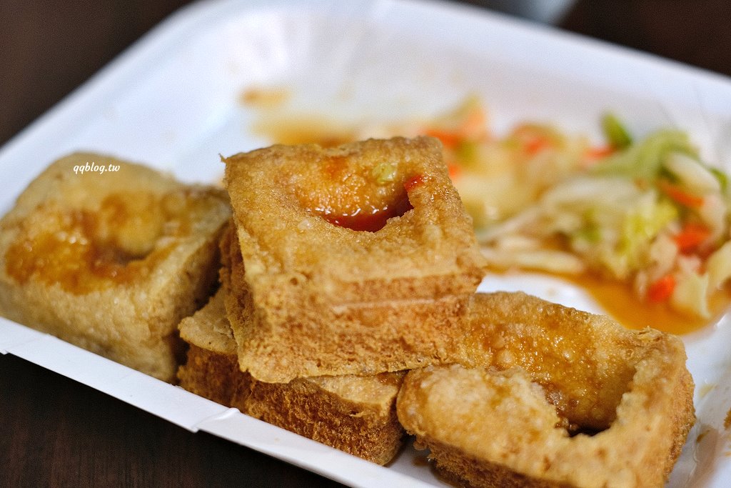 台中東區︱濃鄉臭豆腐．外皮酥香的好吃臭豆腐，一開賣就人潮不斷，預訂電話接不完 @QQ的懶骨頭