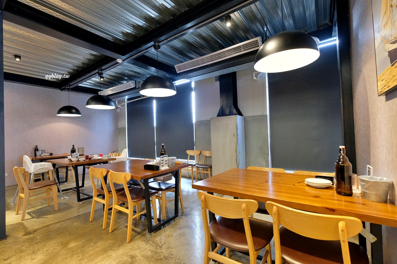 台中北屯︱鴻龍宴餐廳．浮誇系活蝦料理餐廳，把整艘船都開進餐廳裡了 @QQ的懶骨頭