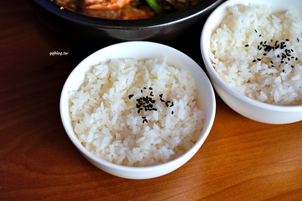 台中北屯︱鴻龍宴餐廳．浮誇系活蝦料理餐廳，把整艘船都開進餐廳裡了 @QQ的懶骨頭