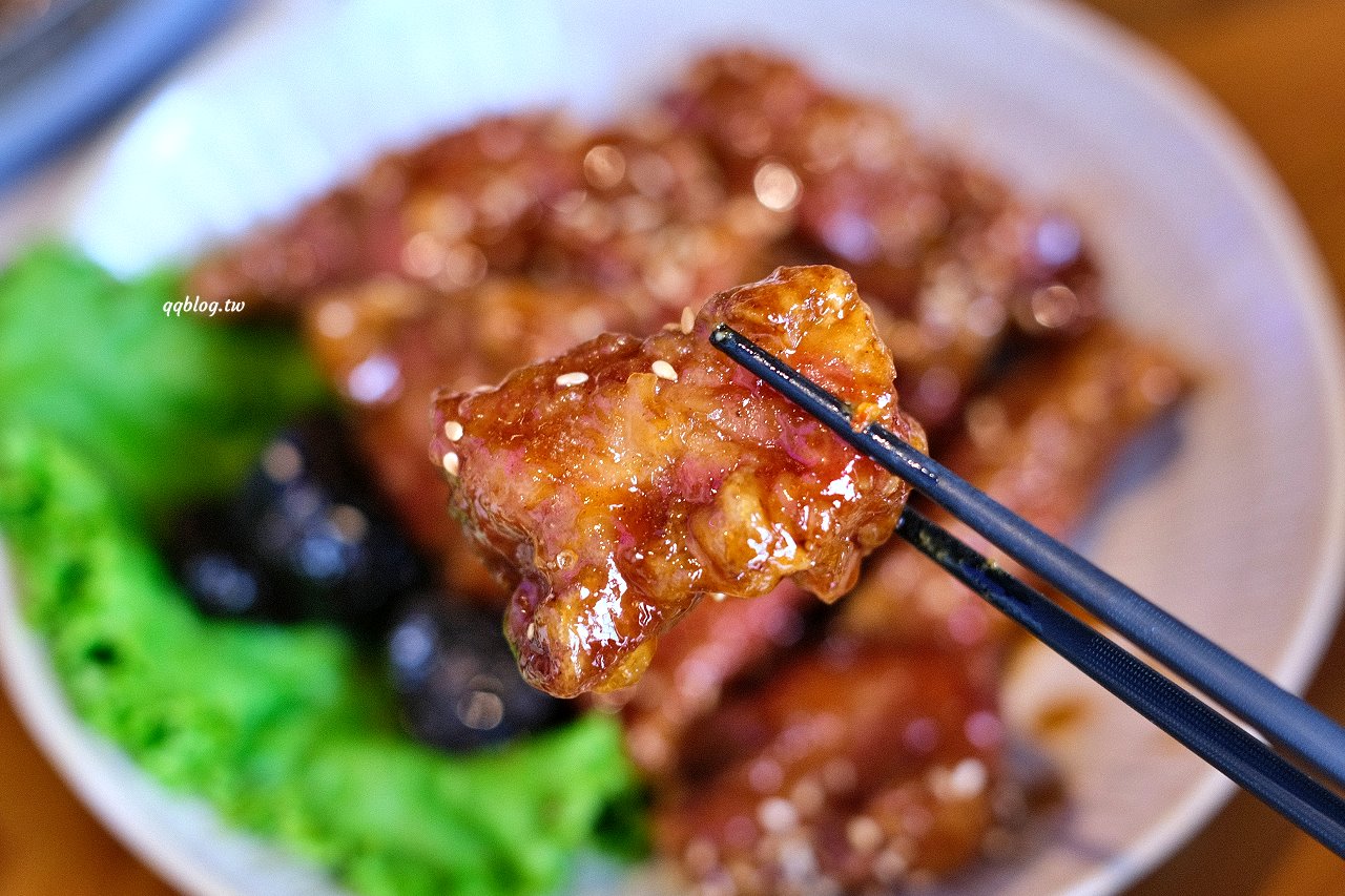 台中北屯︱鴻龍宴餐廳．浮誇系活蝦料理餐廳，把整艘船都開進餐廳裡了 @QQ的懶骨頭