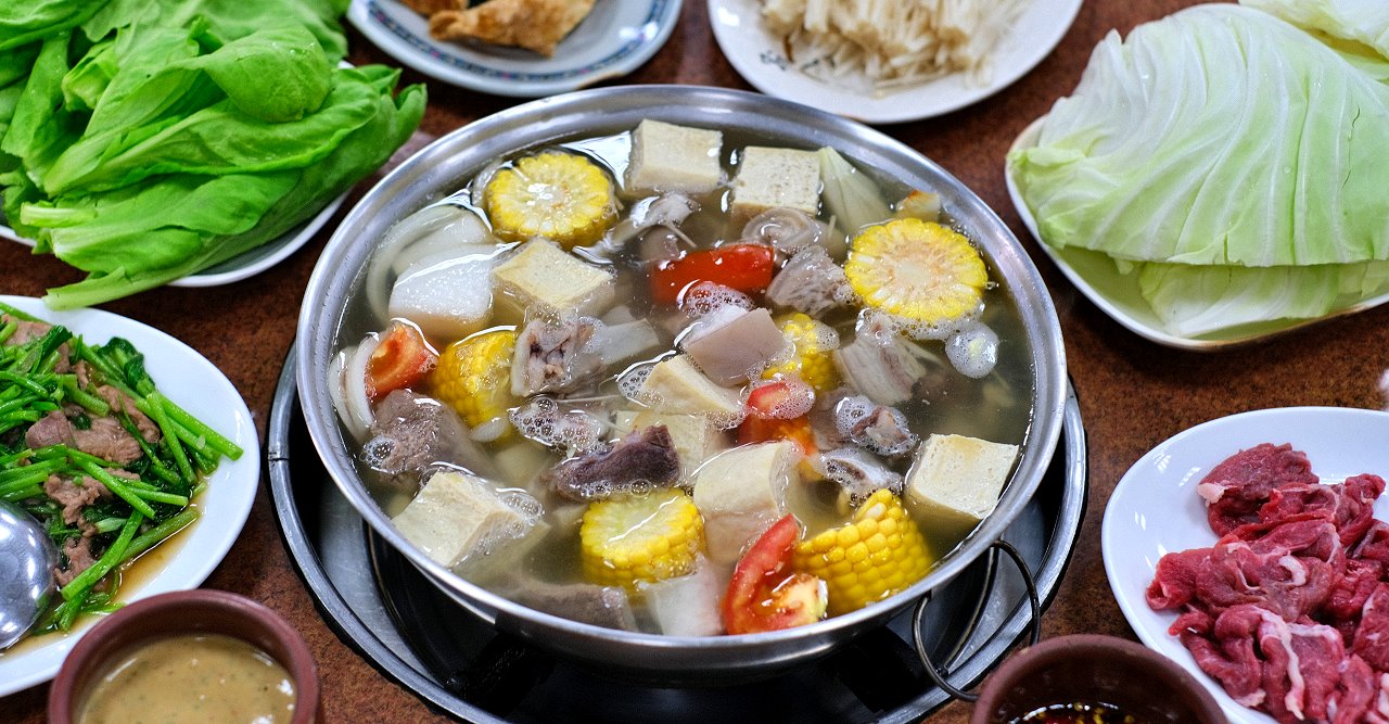 桃園中壢︱江家羊肉．藏身中壢小巷弄的超人氣溫體羊肉爐，沒有羊騷味，不敢吃羊肉的都敢吃 @QQ的懶骨頭