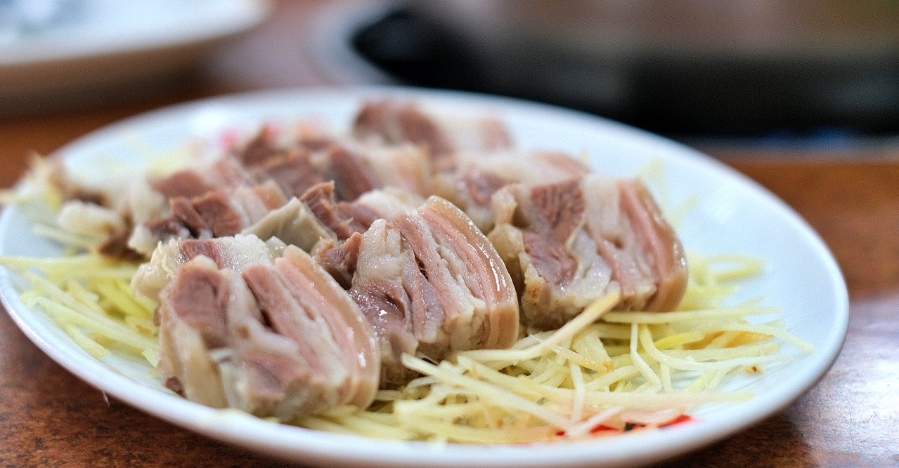 桃園中壢︱江家羊肉．藏身中壢小巷弄的超人氣溫體羊肉爐，沒有羊騷味，不敢吃羊肉的都敢吃 @QQ的懶骨頭