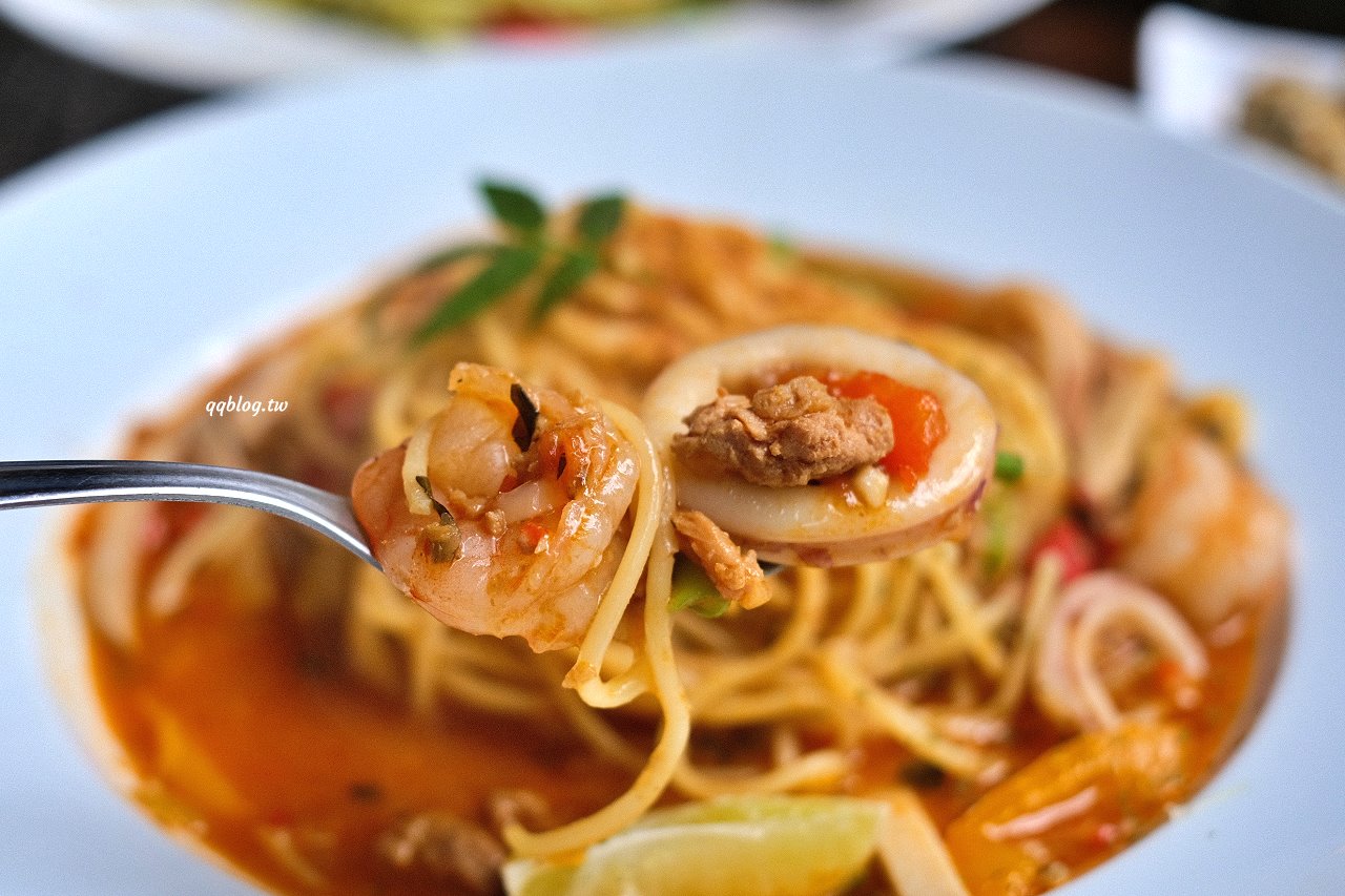 苗栗頭屋︱橙香森林．山林裡的唯美玻璃屋，還有美美的橘子隧道超好拍 @QQ的懶骨頭