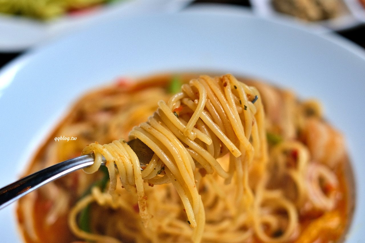 苗栗頭屋︱橙香森林．山林裡的唯美玻璃屋，還有美美的橘子隧道超好拍 @QQ的懶骨頭