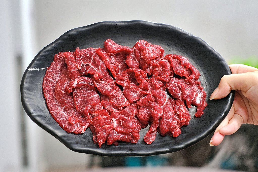 高雄湖內︱湖東牛肉館．高雄人氣溫體牛牛肉館，連續2年獲得米其林必比登推薦，沒有提早預約吃不到 @QQ的懶骨頭