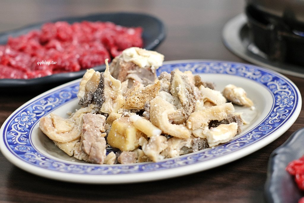 高雄湖內︱湖東牛肉館．高雄人氣溫體牛牛肉館，連續2年獲得米其林必比登推薦，沒有提早預約吃不到 @QQ的懶骨頭