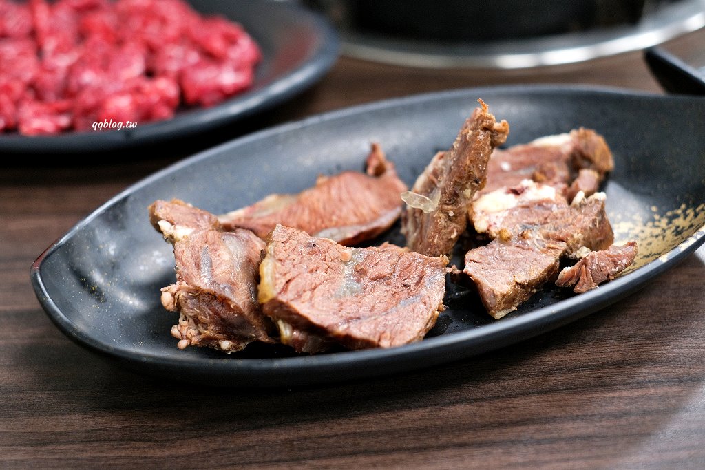 高雄湖內︱湖東牛肉館．高雄人氣溫體牛牛肉館，連續2年獲得米其林必比登推薦，沒有提早預約吃不到 @QQ的懶骨頭