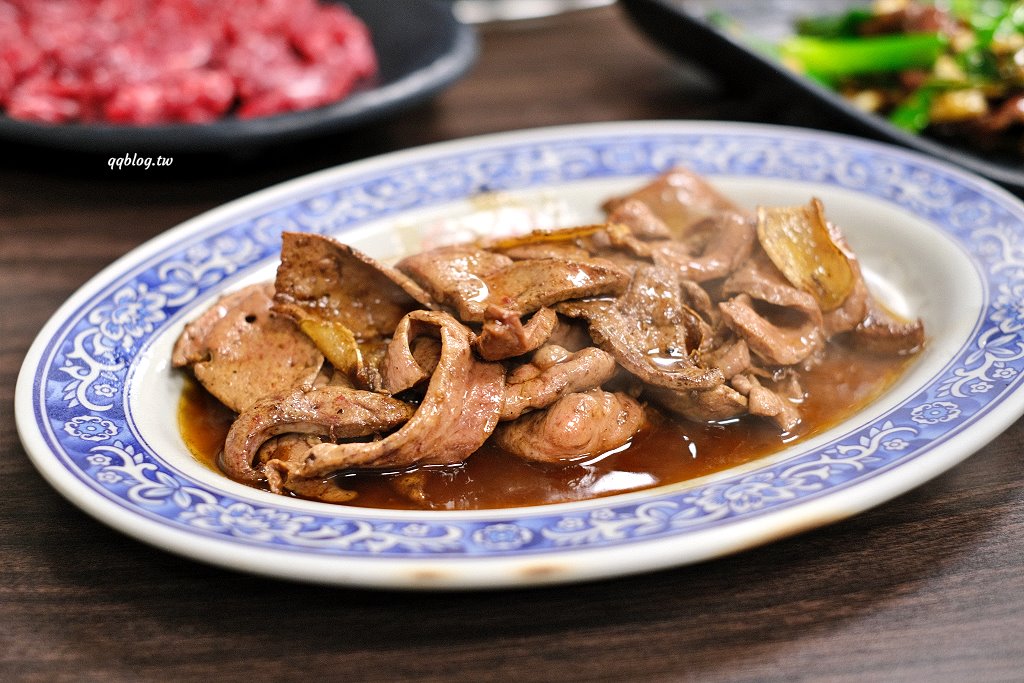 高雄湖內︱湖東牛肉館．高雄人氣溫體牛牛肉館，連續2年獲得米其林必比登推薦，沒有提早預約吃不到 @QQ的懶骨頭