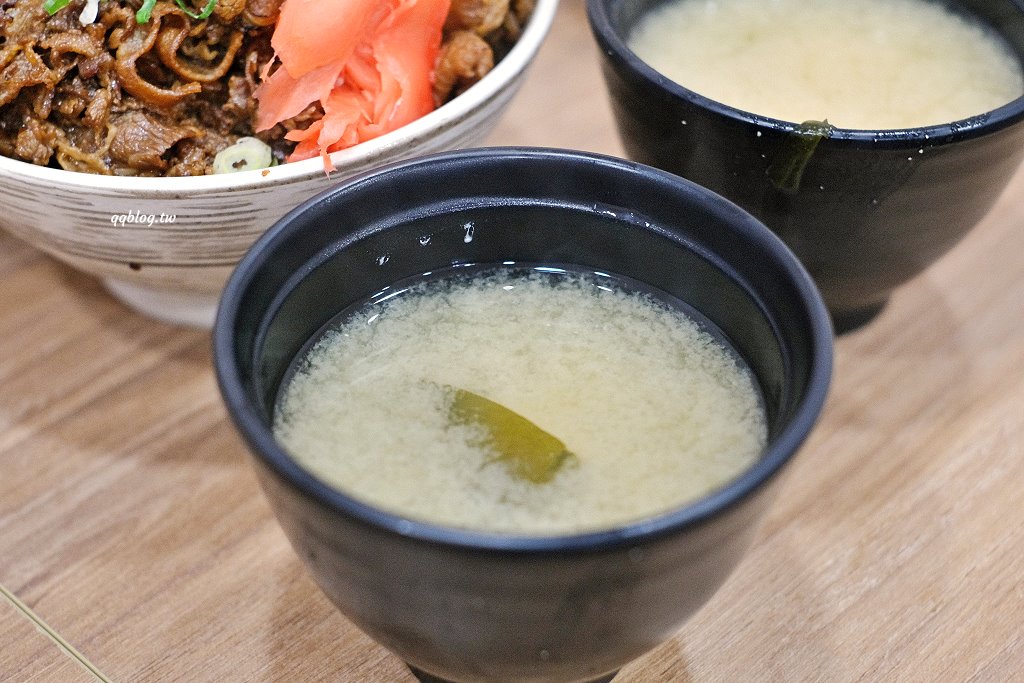 台中豐原︱汍樂滿盛燒肉丼 豐原總店．直火炙燒滿滿香氣，滿滿肉山超滿足 @QQ的懶骨頭