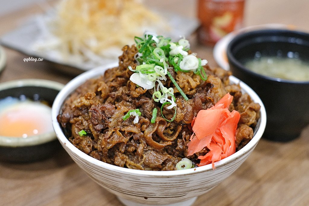 台中豐原︱汍樂滿盛燒肉丼 豐原總店．直火炙燒滿滿香氣，滿滿肉山超滿足 @QQ的懶骨頭