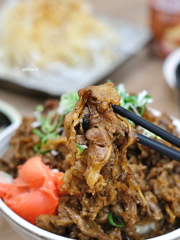 台中豐原︱汍樂滿盛燒肉丼 豐原總店．直火炙燒滿滿香氣，滿滿肉山超滿足 @QQ的懶骨頭