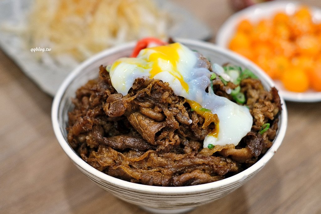 台中豐原︱汍樂滿盛燒肉丼 豐原總店．直火炙燒滿滿香氣，滿滿肉山超滿足 @QQ的懶骨頭