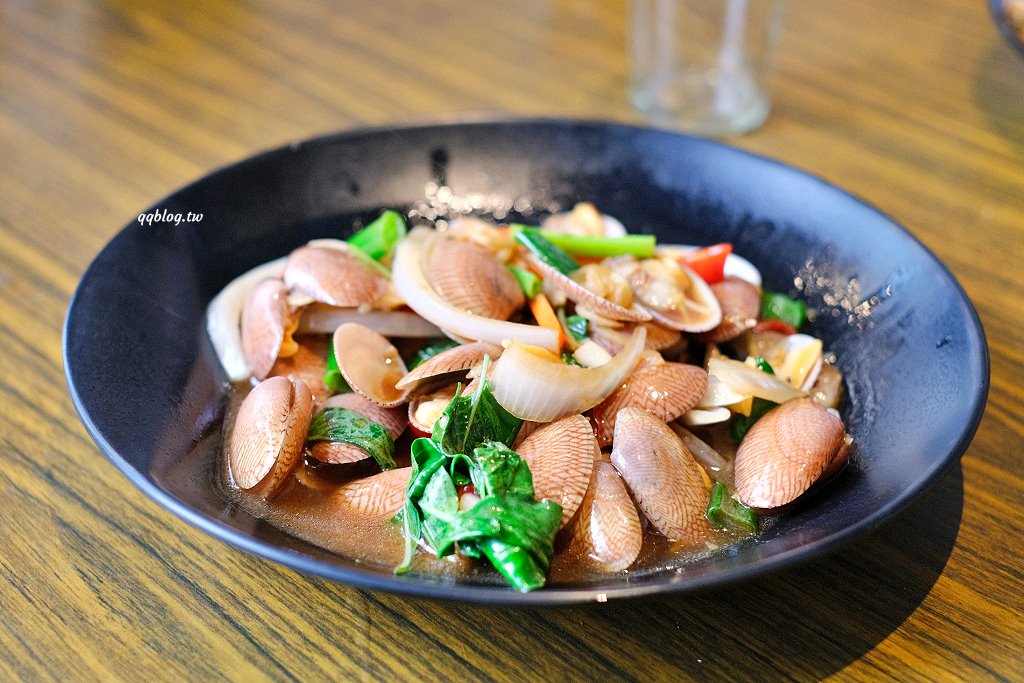 基隆︱渡船頭 阿信ㄟ灶咖．正濱漁港附近超人氣海鮮餐廳，價格平實道道好吃 @QQ的懶骨頭