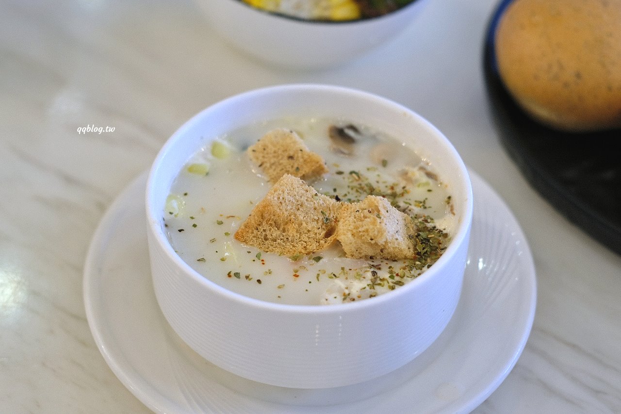 台中龍井︱樂丘廚房．東海人氣餐廳，餐點選擇性多，也是個適合拍照打卡的網美店 @QQ的懶骨頭