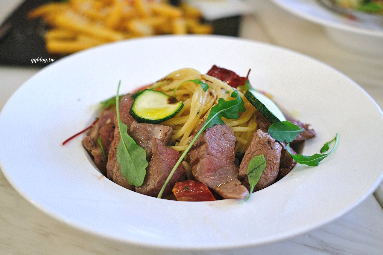 台中龍井︱樂丘廚房．東海人氣餐廳，餐點選擇性多，也是個適合拍照打卡的網美店 @QQ的懶骨頭