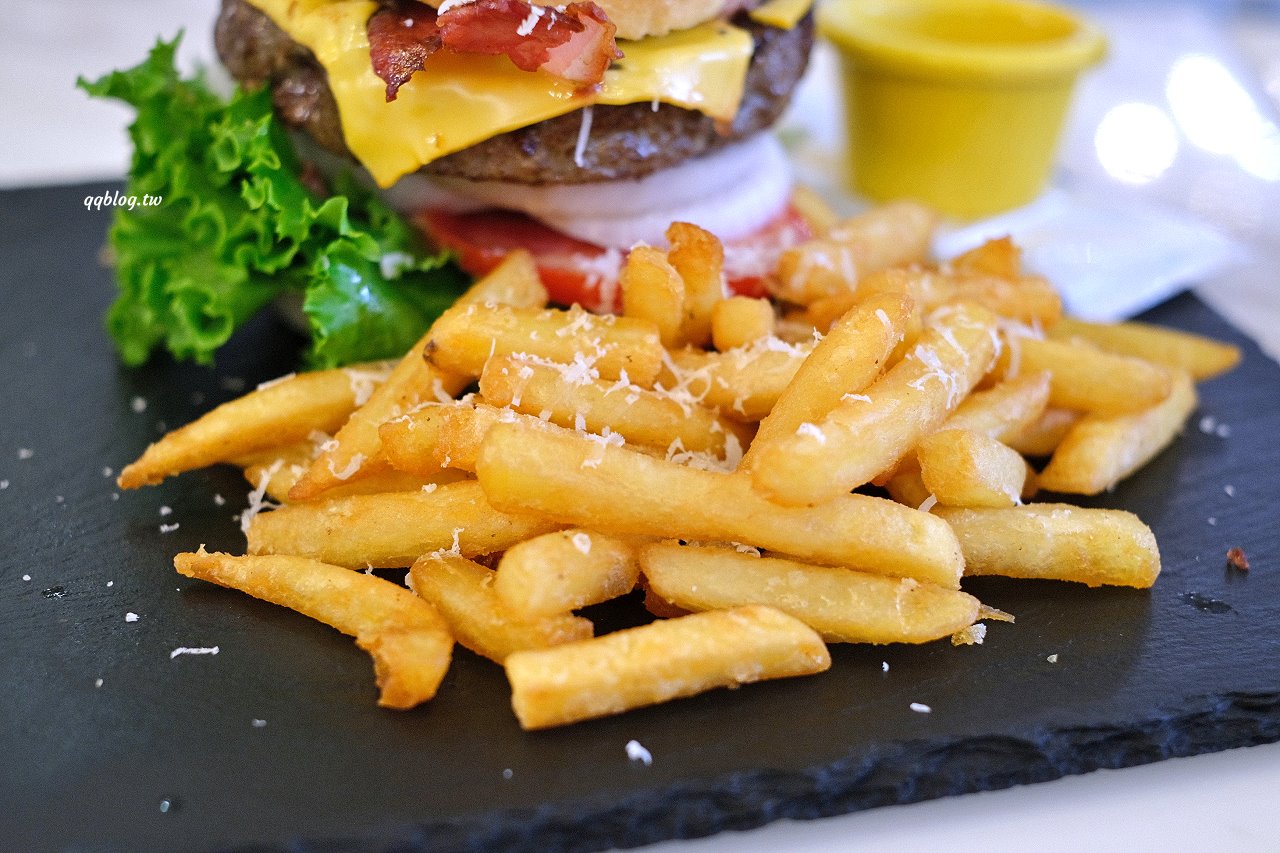 台中龍井︱樂丘廚房．東海人氣餐廳，餐點選擇性多，也是個適合拍照打卡的網美店 @QQ的懶骨頭