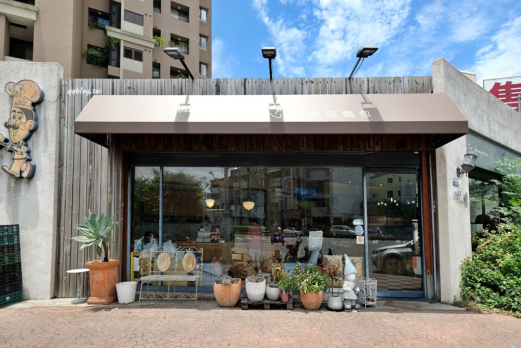 台中北區︱Le&#8217;bois 拉波兒麵包店．老闆師承野上智寬師傅，蔥麵包軟Q蔥味濃，蛋黃酥香甜綿密不膩口 @QQ的懶骨頭
