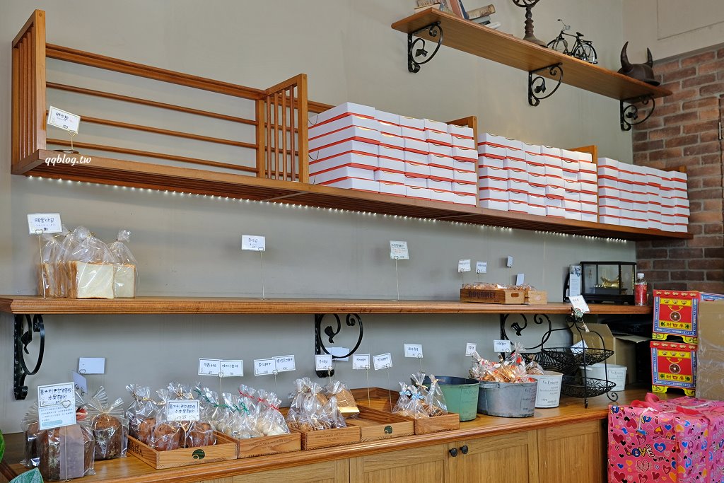 台中北區︱Le&#8217;bois 拉波兒麵包店．老闆師承野上智寬師傅，蔥麵包軟Q蔥味濃，蛋黃酥香甜綿密不膩口 @QQ的懶骨頭