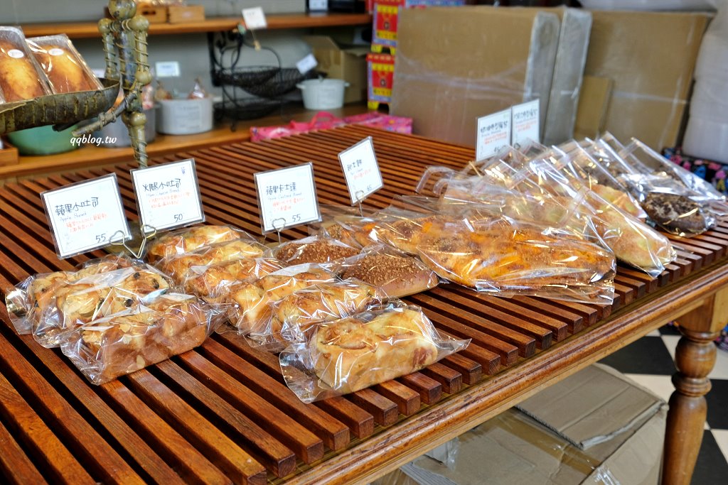 台中北區︱Le&#8217;bois 拉波兒麵包店．老闆師承野上智寬師傅，蔥麵包軟Q蔥味濃，蛋黃酥香甜綿密不膩口 @QQ的懶骨頭