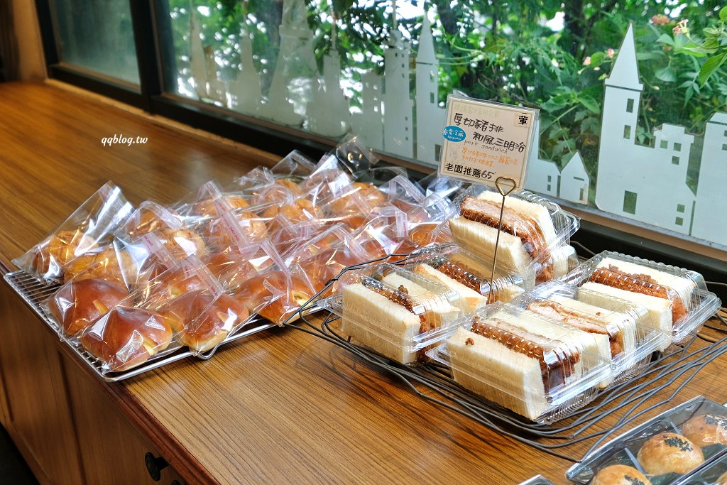台中北區︱Le&#8217;bois 拉波兒麵包店．老闆師承野上智寬師傅，蔥麵包軟Q蔥味濃，蛋黃酥香甜綿密不膩口 @QQ的懶骨頭