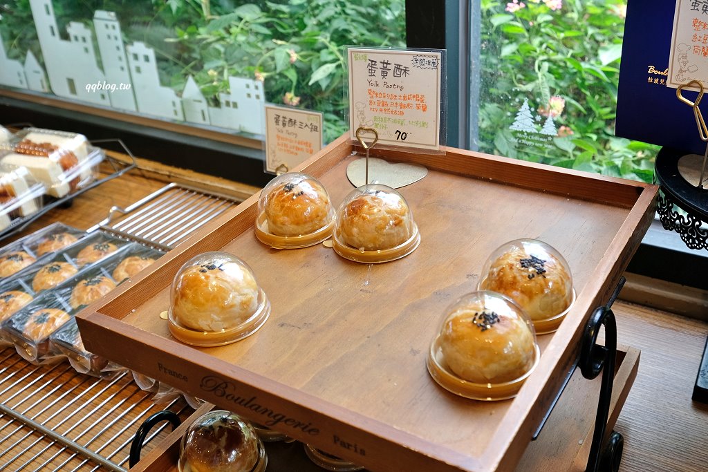 台中北區︱Le&#8217;bois 拉波兒麵包店．老闆師承野上智寬師傅，蔥麵包軟Q蔥味濃，蛋黃酥香甜綿密不膩口 @QQ的懶骨頭