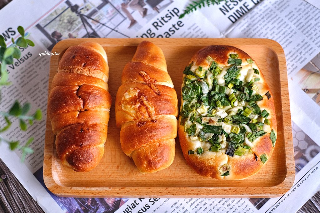 台中北區︱Le&#8217;bois 拉波兒麵包店．老闆師承野上智寬師傅，蔥麵包軟Q蔥味濃，蛋黃酥香甜綿密不膩口 @QQ的懶骨頭