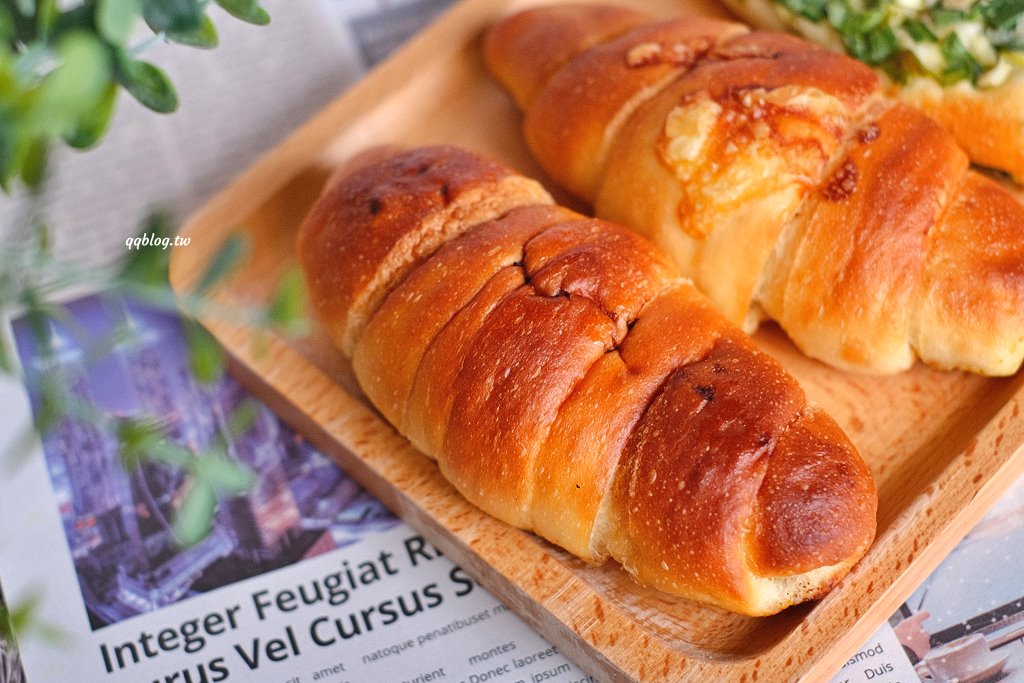 台中北區︱Le&#8217;bois 拉波兒麵包店．老闆師承野上智寬師傅，蔥麵包軟Q蔥味濃，蛋黃酥香甜綿密不膩口 @QQ的懶骨頭