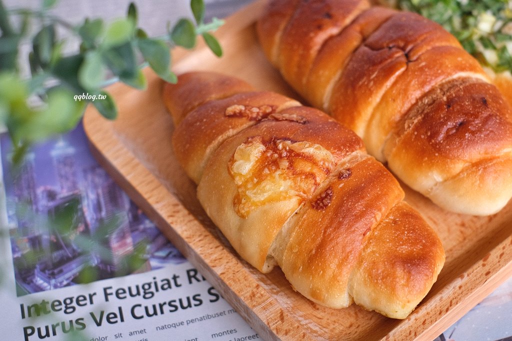 台中北區︱Le&#8217;bois 拉波兒麵包店．老闆師承野上智寬師傅，蔥麵包軟Q蔥味濃，蛋黃酥香甜綿密不膩口 @QQ的懶骨頭