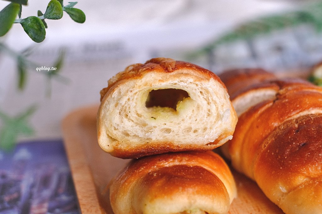 台中北區︱Le&#8217;bois 拉波兒麵包店．老闆師承野上智寬師傅，蔥麵包軟Q蔥味濃，蛋黃酥香甜綿密不膩口 @QQ的懶骨頭