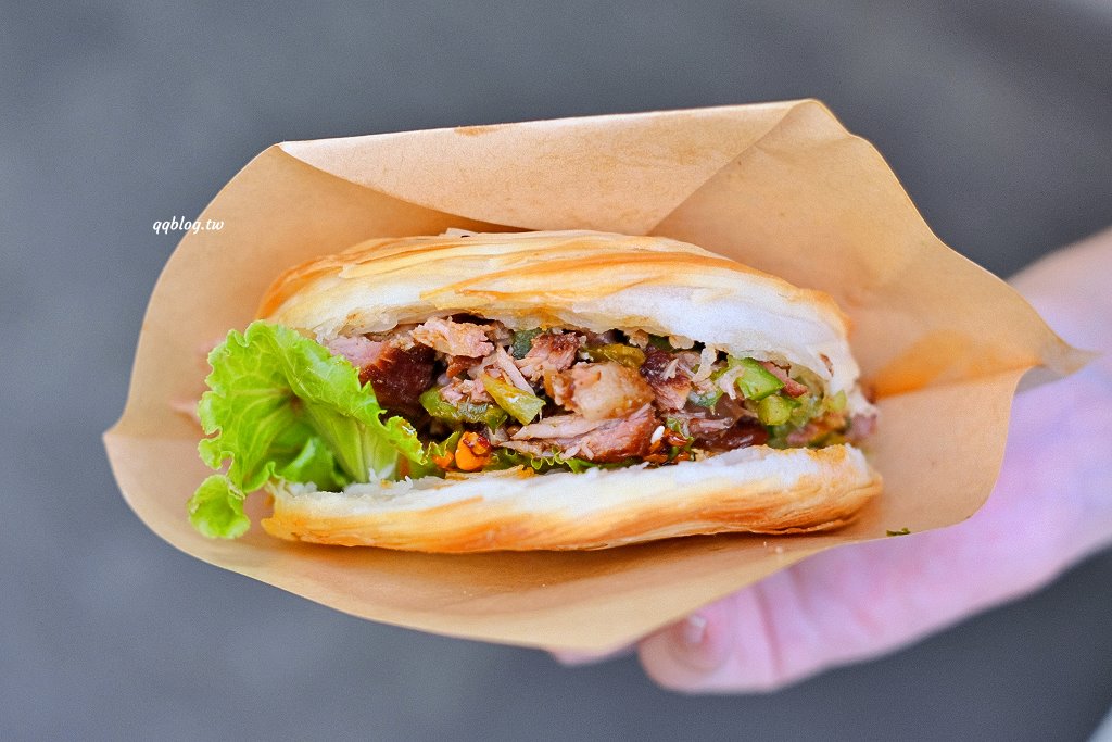台中北區︱五哥肉夾饃@一中店．酥香餅饃夾著滷肉香，十分有飽足感(已歇業) @QQ的懶骨頭