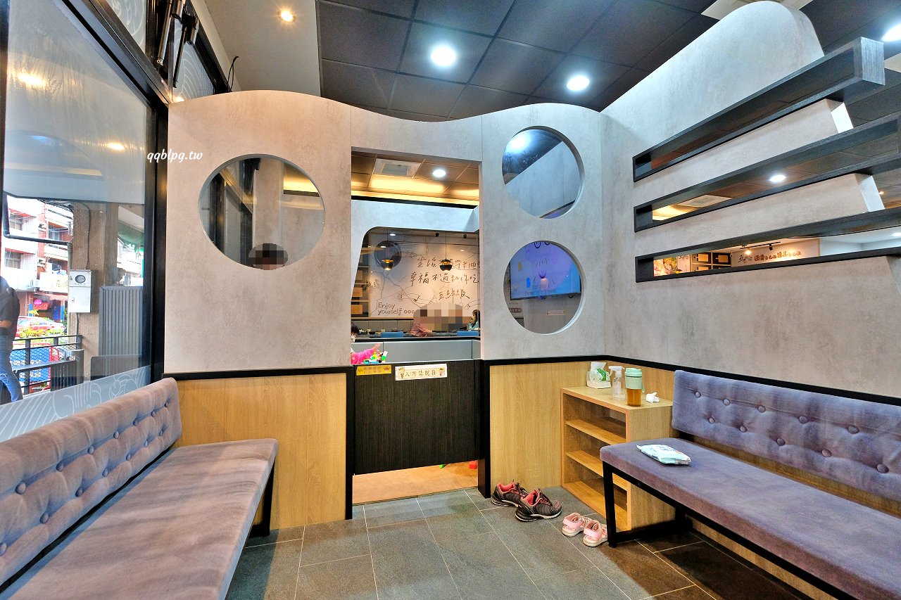 台中豐原︱五鮮級鍋物專賣-豐原白金店．平價火鍋湯底、肉品自由搭配，白飯、飲料吃到飽，營業到凌2:00，夜貓子吃鍋啦 @QQ的懶骨頭