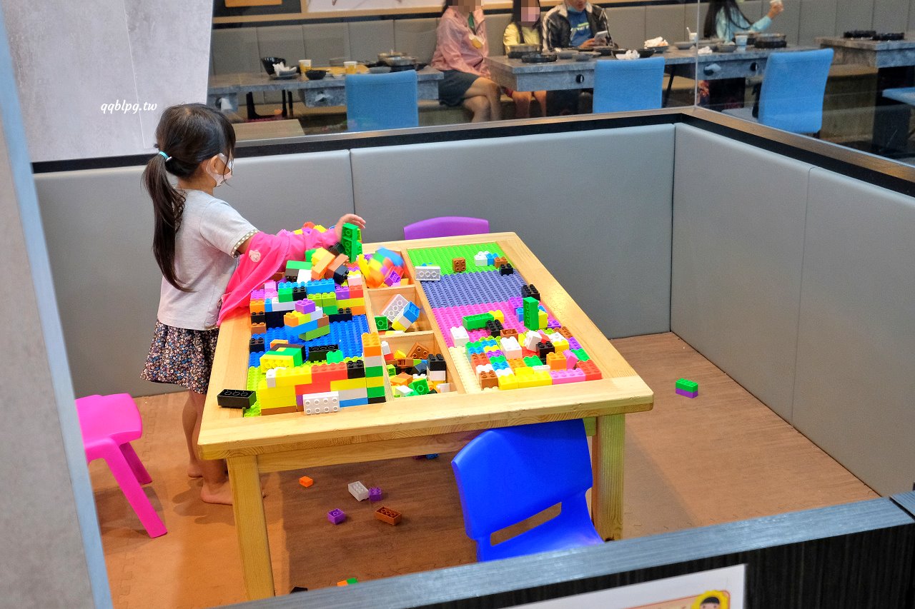 台中豐原︱五鮮級鍋物專賣-豐原白金店．平價火鍋湯底、肉品自由搭配，白飯、飲料吃到飽，營業到凌2:00，夜貓子吃鍋啦 @QQ的懶骨頭