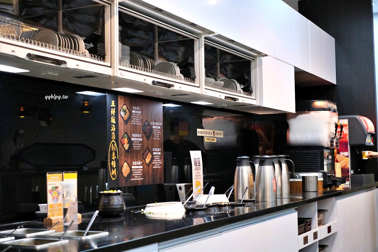 台中豐原︱五鮮級鍋物專賣-豐原白金店．平價火鍋湯底、肉品自由搭配，白飯、飲料吃到飽，營業到凌2:00，夜貓子吃鍋啦 @QQ的懶骨頭
