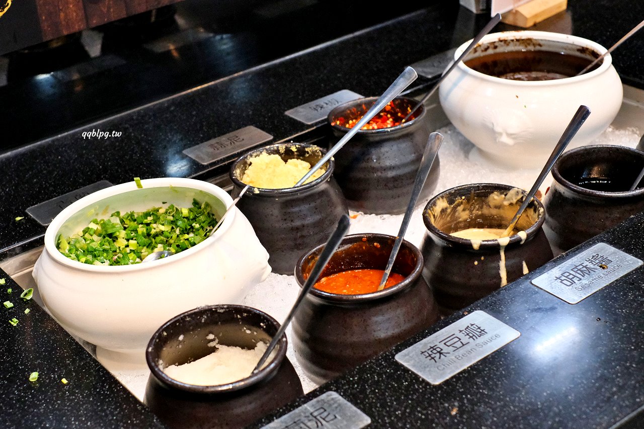 台中豐原︱五鮮級鍋物專賣-豐原白金店．平價火鍋湯底、肉品自由搭配，白飯、飲料吃到飽，營業到凌2:00，夜貓子吃鍋啦 @QQ的懶骨頭