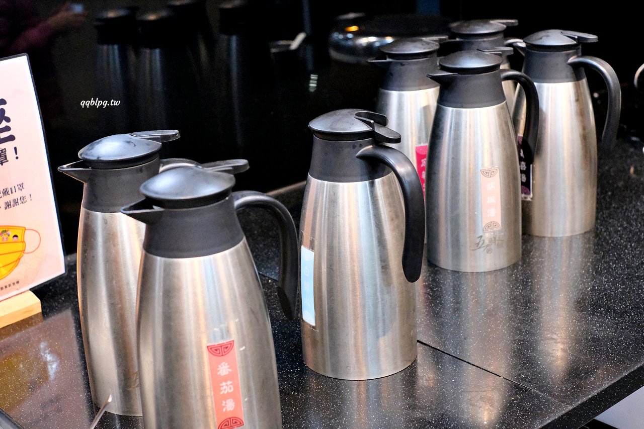 台中豐原︱五鮮級鍋物專賣-豐原白金店．平價火鍋湯底、肉品自由搭配，白飯、飲料吃到飽，營業到凌2:00，夜貓子吃鍋啦 @QQ的懶骨頭