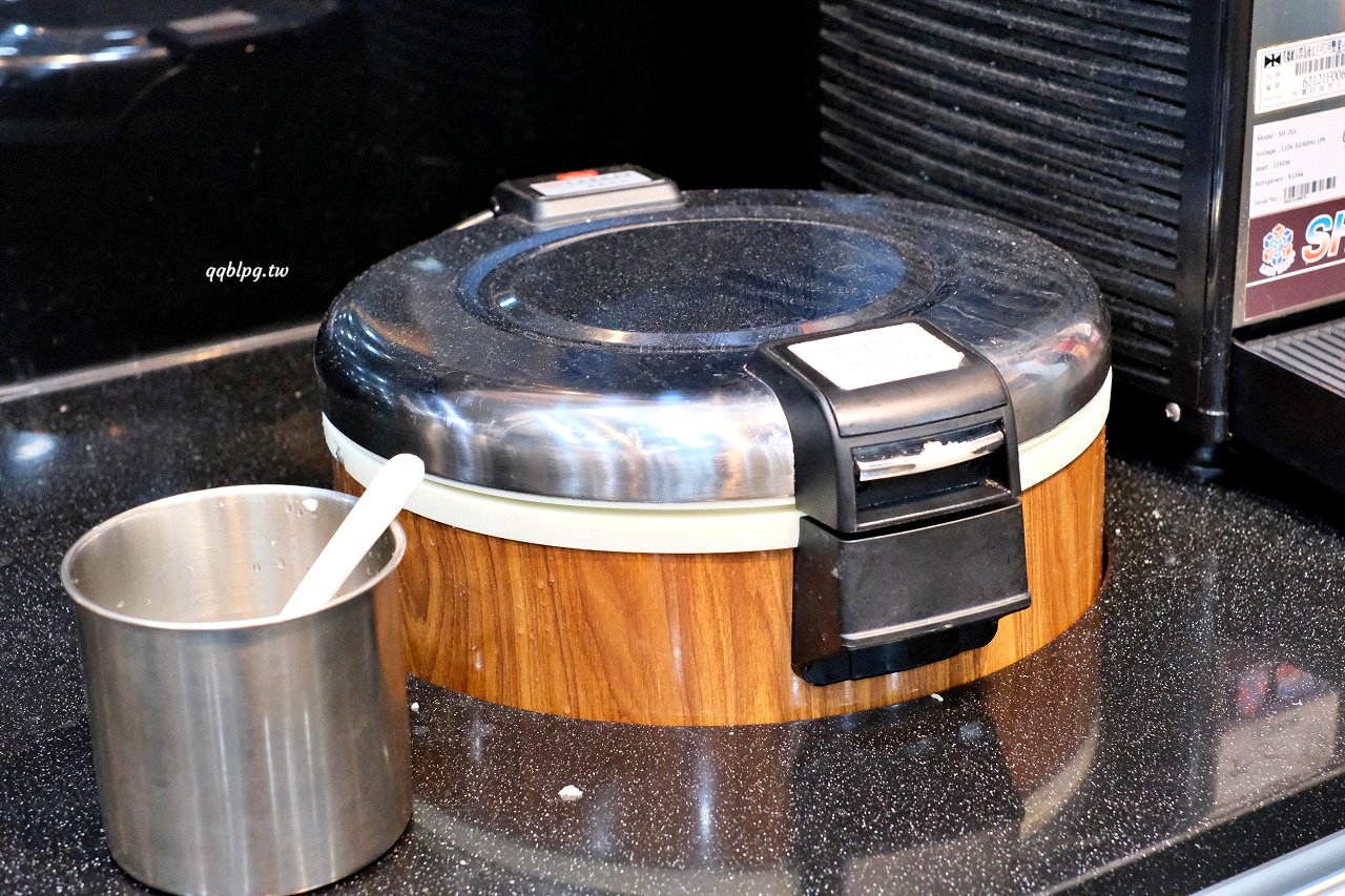 台中豐原︱五鮮級鍋物專賣-豐原白金店．平價火鍋湯底、肉品自由搭配，白飯、飲料吃到飽，營業到凌2:00，夜貓子吃鍋啦 @QQ的懶骨頭